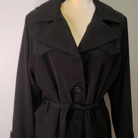 16P Fleet street black trench coat.  D34 - Picture 2 of 15